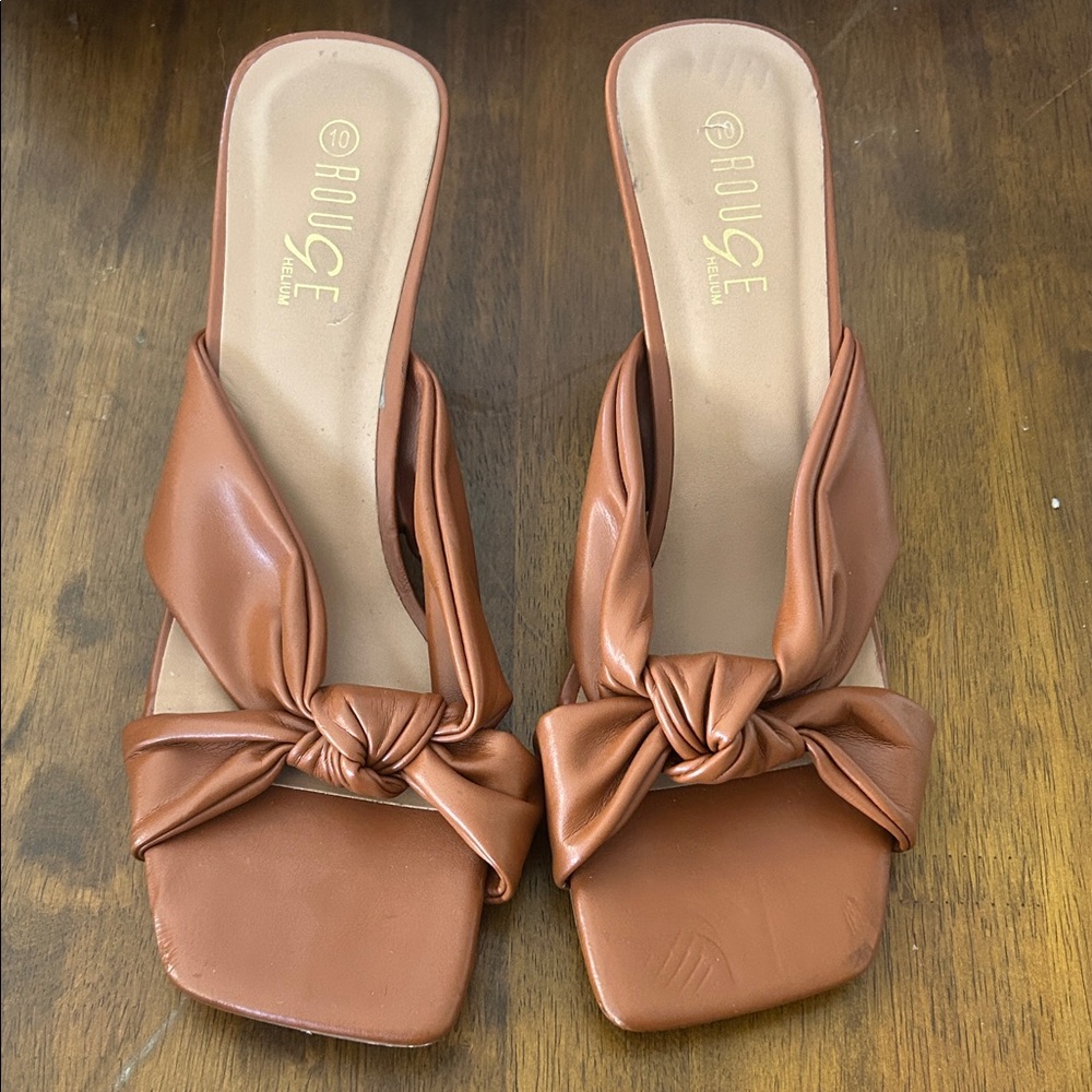 Rouge Helium Women's Tan Knotted Mules